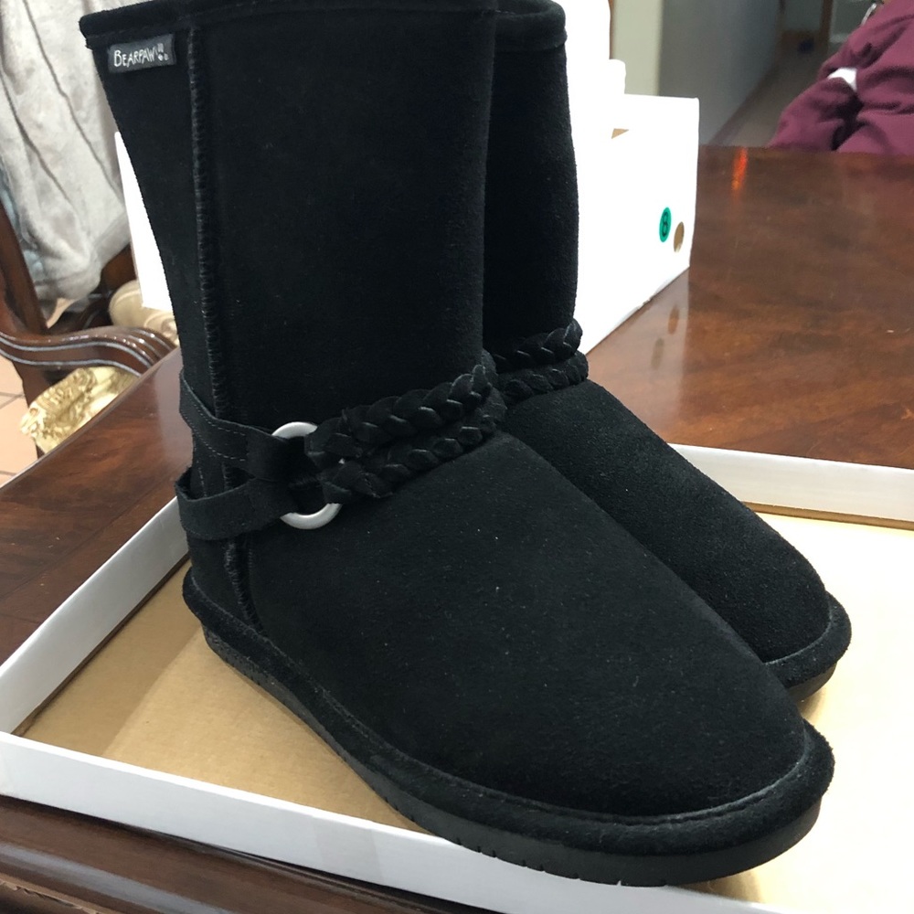 Women’s bearpaw boots sz 7